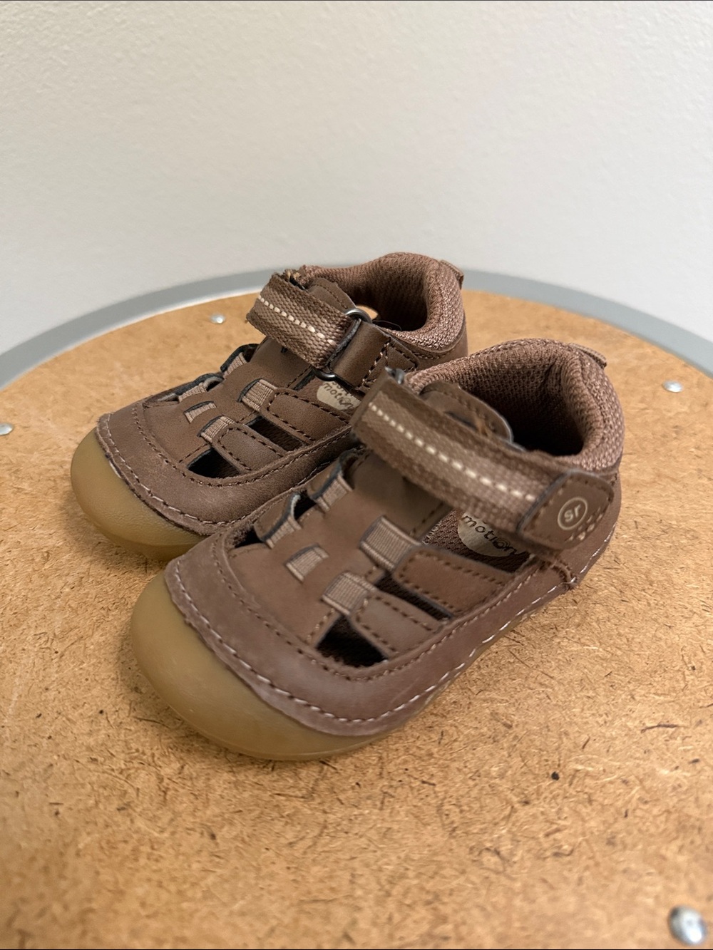 Stride Rite Brown Closed-Toe Baby Shoes with Velcro 3 Month